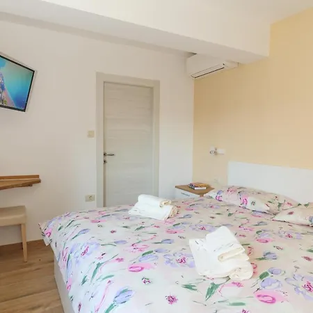 Apartmani Ravan Cernik  Buitenkant foto