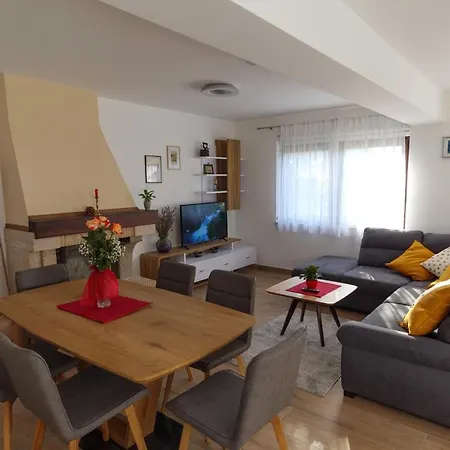 Apartmani Ravan Cernik  Buitenkant foto