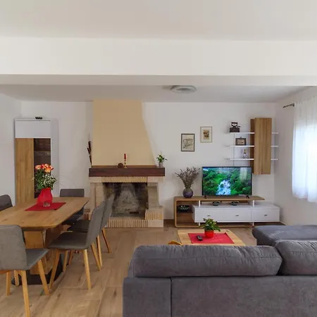 Apartmani Ravan Cernik  Buitenkant foto
