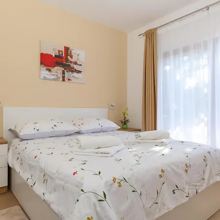 Apartmani Ravan Cernik  Buitenkant foto