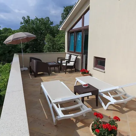 Apartmani Ravan Cernik  Buitenkant foto